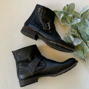 Frye Tyler Engineer Leather Ankle Boots in Black